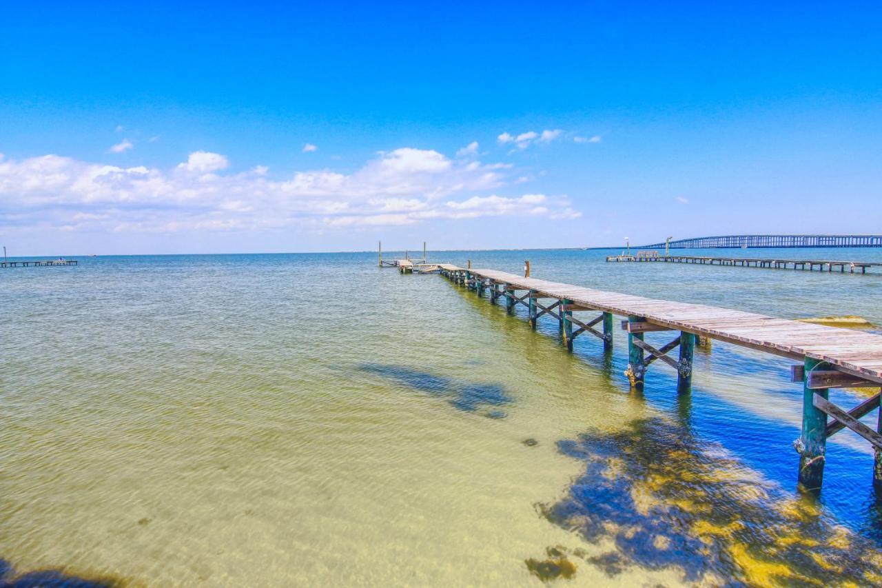 3 Bedroom 2 Bath Nestled In The Oak Trees Right On Copano Bay! Private Pier! Rockport Exterior photo